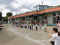 写真：4歳児のダンス