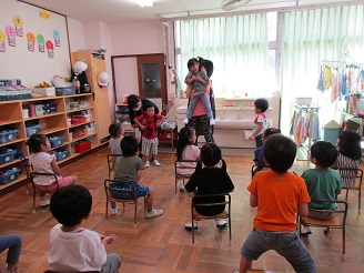 こあら組のお誕生日会の様子の写真