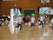 写真：3歳児こあら組の運動会