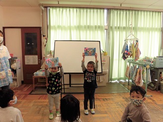 3歳児クラスのお誕生会の写真