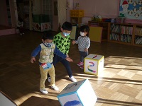 5歳児らいおん組のこまコーナーの写真