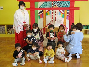 写真：もぐさ台保育園神社