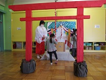 写真：もぐさ台保育園神社