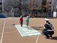 横断歩道を渡りきった様子の写真