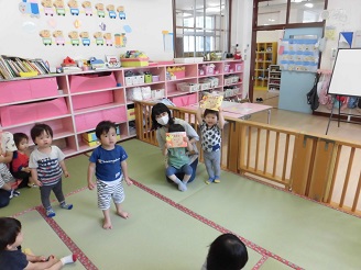 1歳児誕生会様子の写真