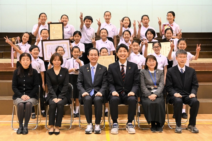 旭が丘小学校の皆さまと大坪市長