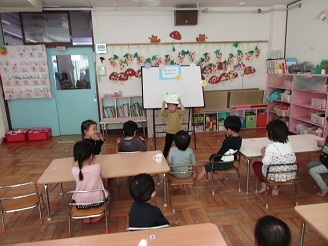 2歳児うさぎ組誕生会の様子