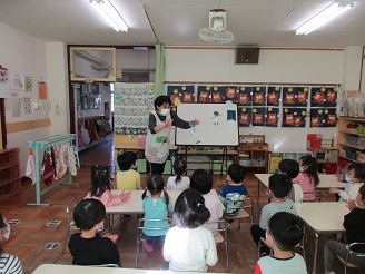 3歳児こあら組誕生会の様子