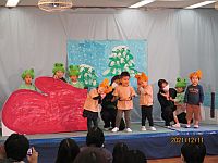 2歳児舞台発表の写真4
