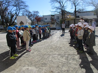 幼児園5歳児学年交流の様子の写真