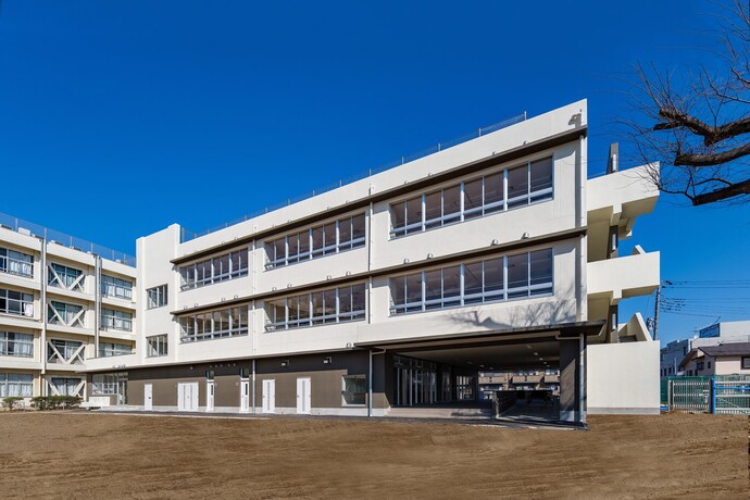 写真：豊田小学校　東校舎（外観）