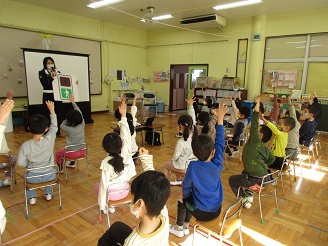 子ども交通安全教室の様子の写真