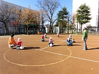 写真：コンビカーで遊ぶりすぐみ