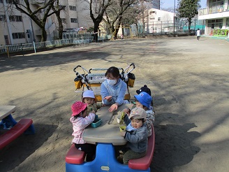 ひよこ組園庭の様子の写真