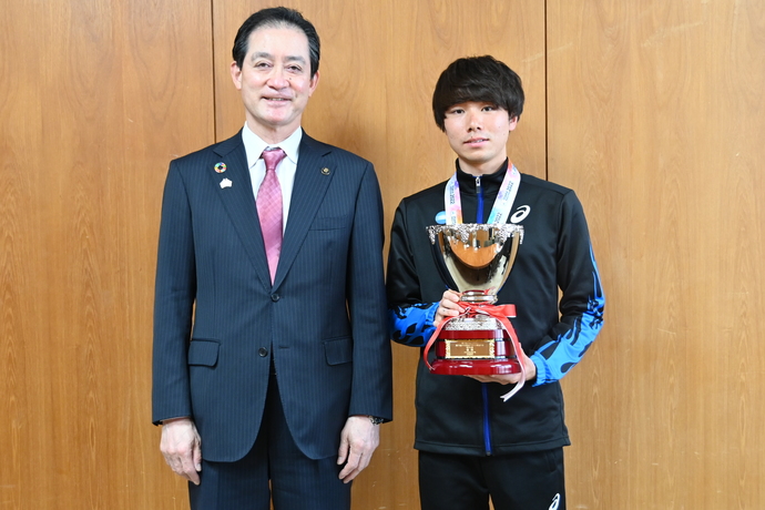 写真：大坪市長と星選手