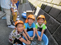 写真：イモ洗い