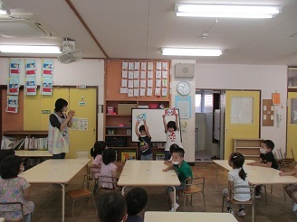 4歳児5月誕生会の様子の写真