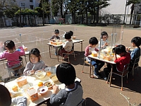 写真：4歳児の食事の様子