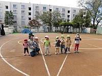 写真：誕生児の紹介の様子