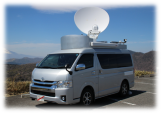 写真：株式会社コスミックエンジニアリング　テレビ中継車