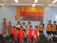 4歳児クラスの劇の様子の写真4