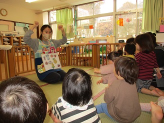 1歳児クラス誕生会の様子の写真