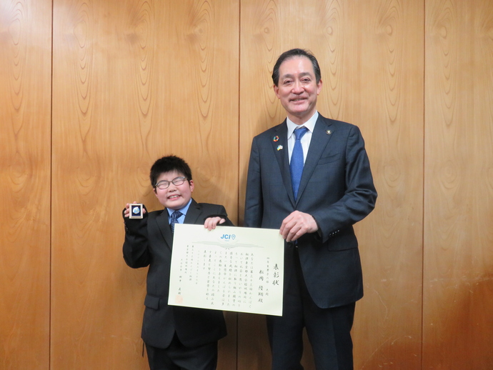 写真：市長と松岡選手