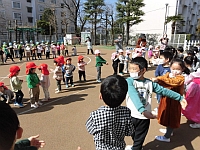 写真：ラーメン体操を楽しんでいる様子：