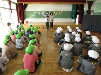 5歳児幼稚園との交流の様子の写真