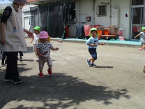 写真：園庭あそび