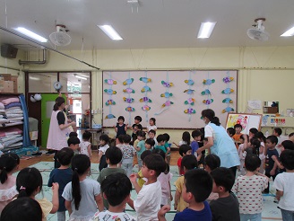 栄養の歌を歌っている子どもたちの様子の写真