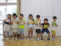 7月生まれの幼児クラスの子ども達の写真です。