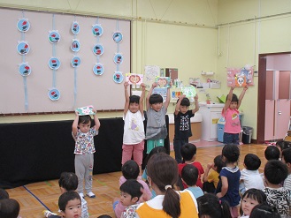 7月プール開き誕生会の様子の写真