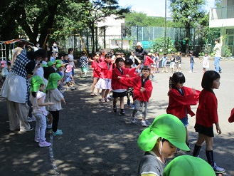 盆踊りの様子の写真