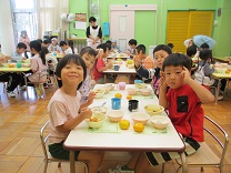 4歳児の食事の写真