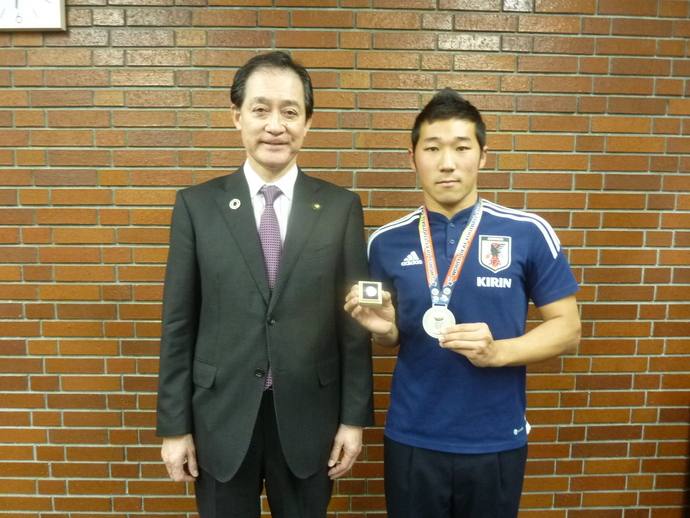 市長と名村さんの写真