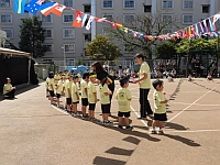 写真：閉会式のメダル授与の様子