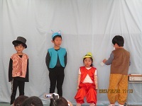 5歳児ぞう組ピノキオの劇を始めたところの写真