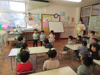 写真：3歳児誕生会の様子