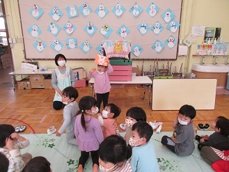 2歳児うさぎ組さんの誕生会の様子