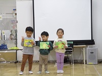 2月生まれの子ども達の写真です。