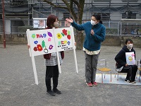 5歳児が卒園制作で作った畑の看板の紹介している写真です。