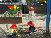 2歳児クラスが遊んでいる様子の写真