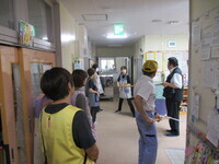 指す股の訓練の様子の写真