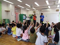 みんなまもれるかな?はいと返事している写真です。