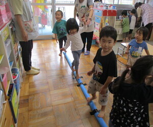 運動あそびの様子の写真