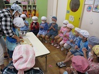 調理している写真です。
