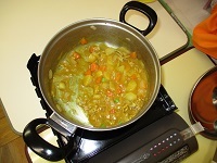 カレーの鍋の写真です。