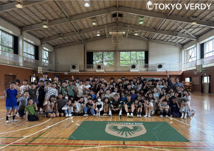 生徒と選手の集合写真