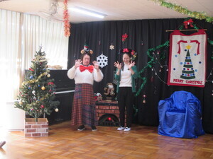 ピアノを弾いている写真